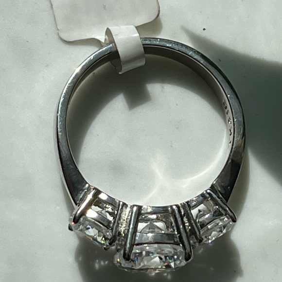 Stunning Diamond Engagement Ring aka “Past, Present & Future” Ring - Picture 6 of 6